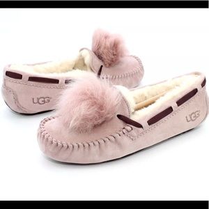 UGG DAKOTA POM POM Loafers Moccasins Dusty Pink